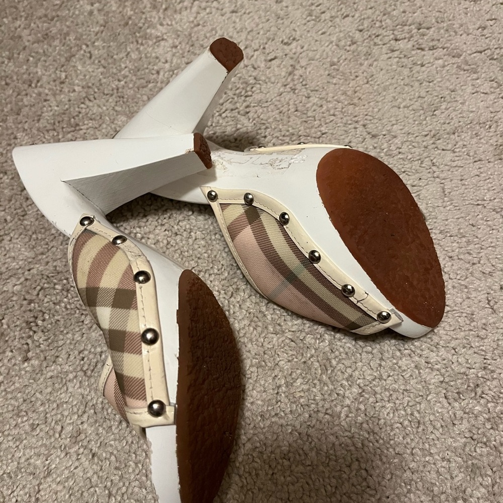 Burberry women shoes - Picture 2 of 4